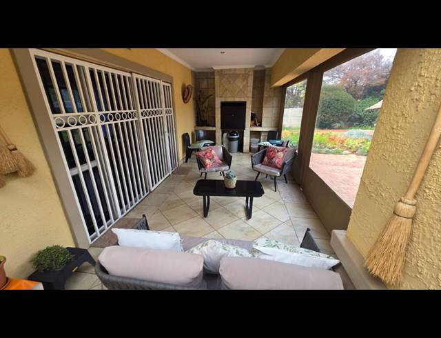 5 BEDROOM HOUSE FOR SALE IN BRACKENHURST